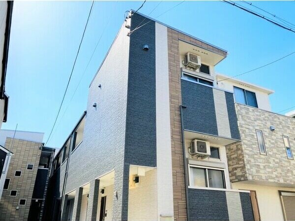 物件外観写真1　(落ち着いた雰囲気の外観です)