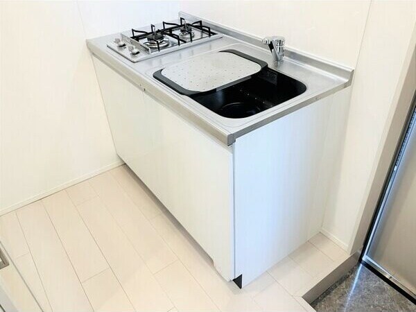 物件内観写真3　(コンパクトなキッチンで掃除もラクラク)
