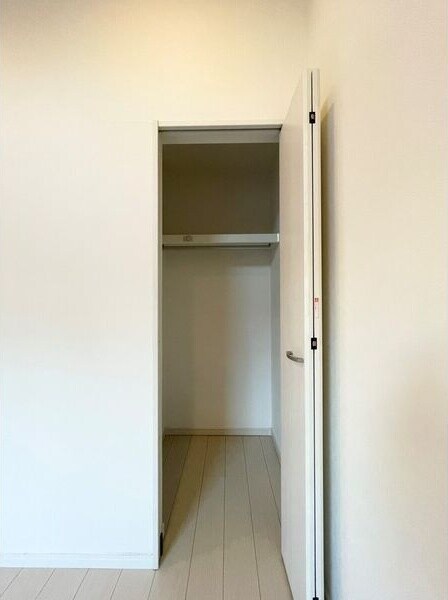 物件内観写真9　(小物を収納するのに便利です)