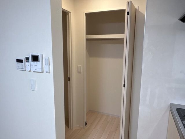 物件内観写真9　(便利な収納スペースです)