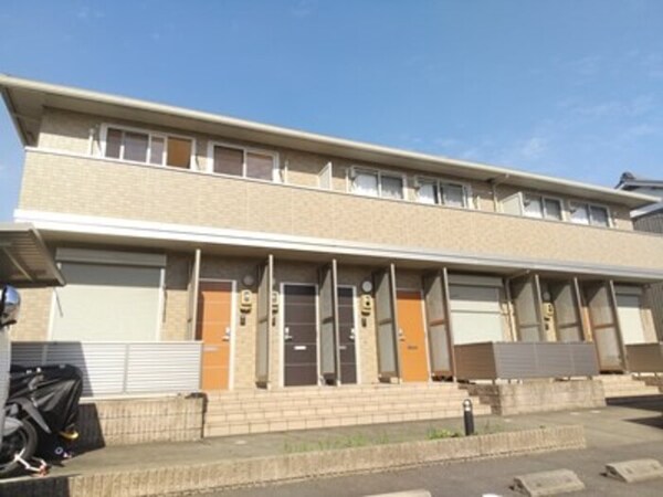 外観(ナチュラルな色合いの物件です)