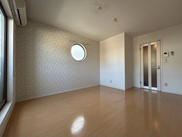 物件内観写真2　(ゆったり過ごせるリビングです)