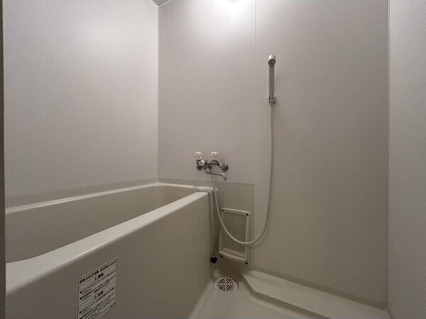 物件内観写真3　(コンパクトで使いやすいお風呂です)