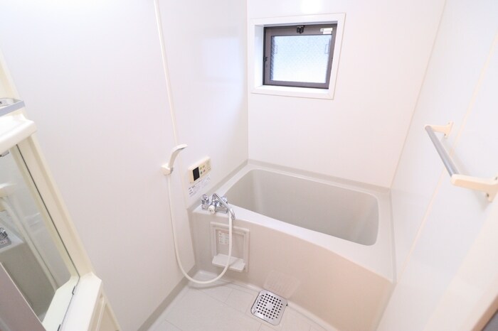 物件内観写真4　(お風呂です)