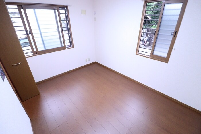 物件内観写真7　(コンパクトで使いやすい洋室です)