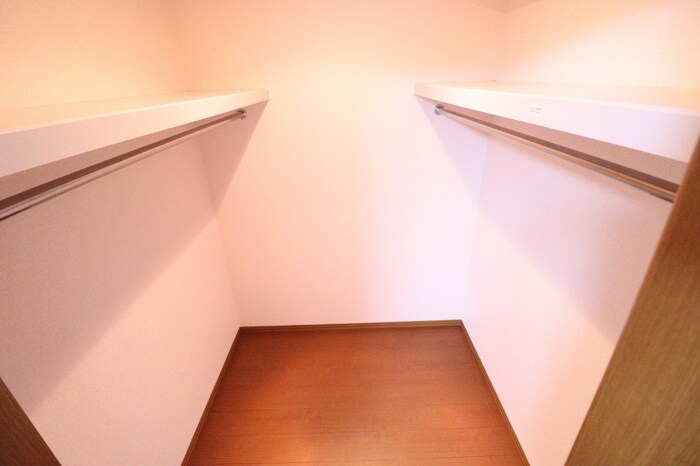 物件内観写真8　(内装もきれいです)