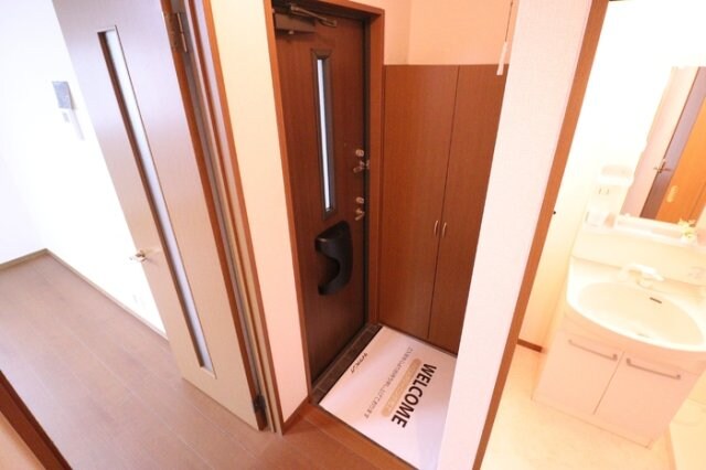 物件内観写真10　(落ち着いた玄関です)