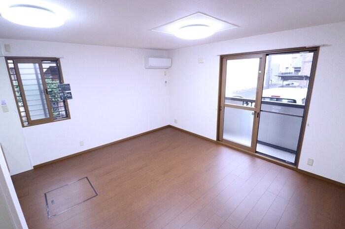 物件内観写真13　(使いやすい居間です)