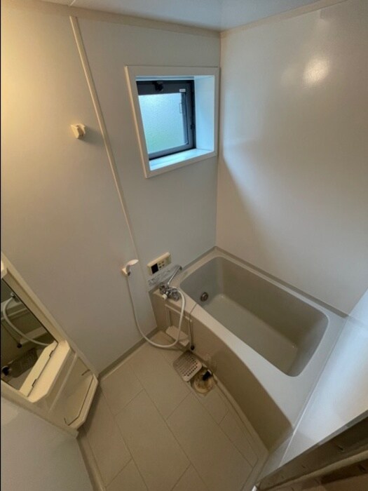 物件内観写真4　(落ち着いた空間のお風呂です)