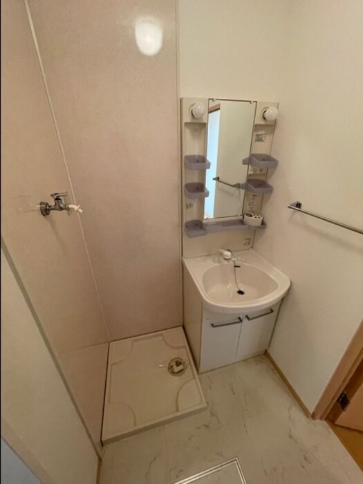 物件内観写真5　(コンパクトで使いやすい洗面所)