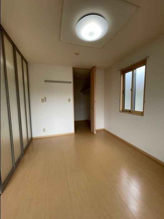 物件内観写真8　(きれいな洋室です)