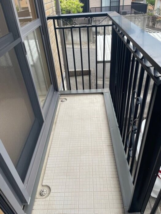 物件内観写真12　(開放的で明るい空間を演出してくれるバルコニーです)