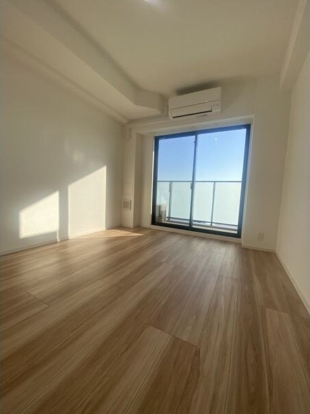 物件内観写真7　(おしゃれな居間です)