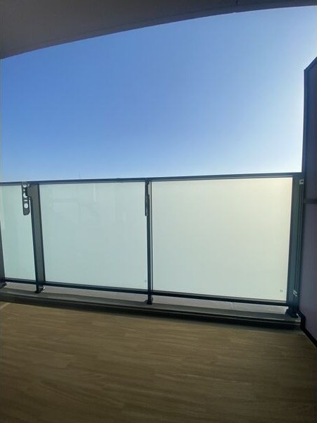 物件内観写真16　(暖かな日差しのふりそそぐバルコニー)