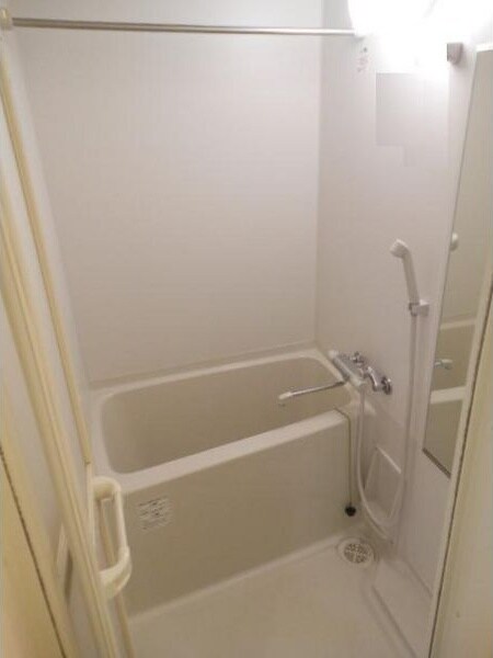 物件内観写真4　(コンパクトで使いやすいお風呂です)