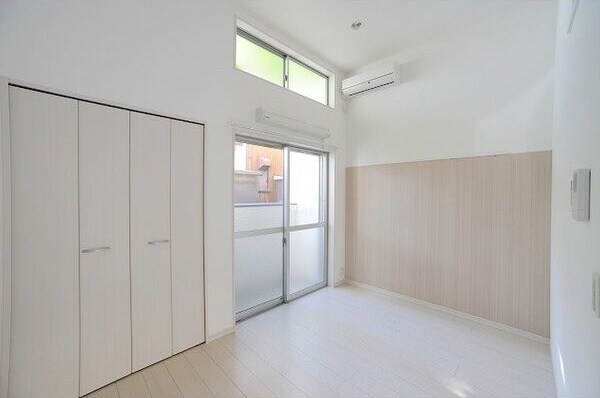 居室(ゆったり過ごせる居間です)