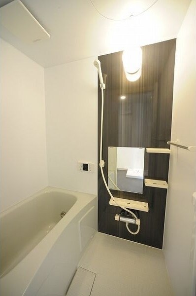 物件内観写真4　(コンパクトで使いやすいお風呂です)