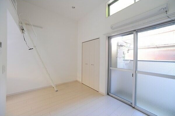 物件内観写真8　(使い勝手のいい洋室です)