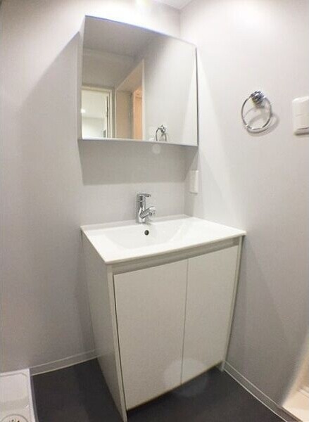 物件内観写真5　(スペースが確保できる洗面所です)