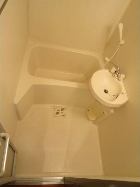物件内観写真8　(コンパクトで使いやすいお風呂です)