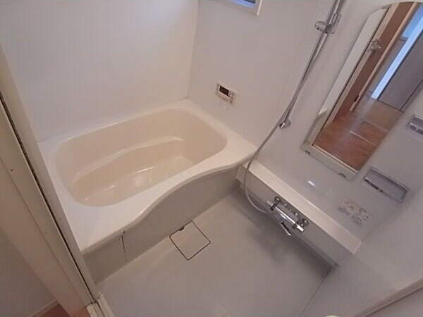 物件内観写真6　(日々の暮らしに欠かせないお風呂です)