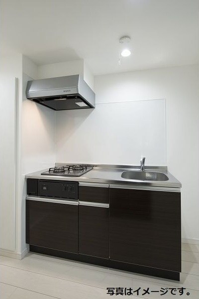 物件内観写真3　(コンパクトなキッチンで掃除もラクラク)