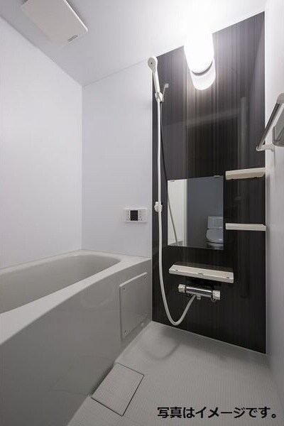 物件内観写真4　(お風呂です)