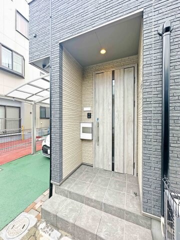 物件外観写真2　(エントランス)