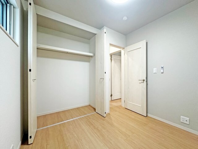 物件内観写真12　(小物を収納するのに便利です)