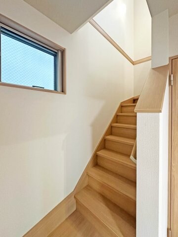 物件内観写真24　(階段)