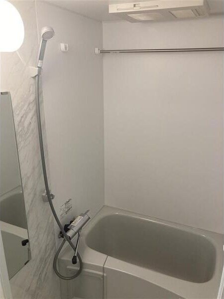 物件内観写真11　(きれいなお風呂です)