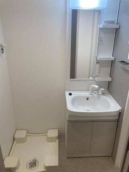 物件内観写真12　(コンパクトで使いやすい洗面所)