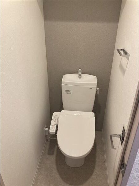 物件内観写真13　(シンプルで使いやすいトイレです)