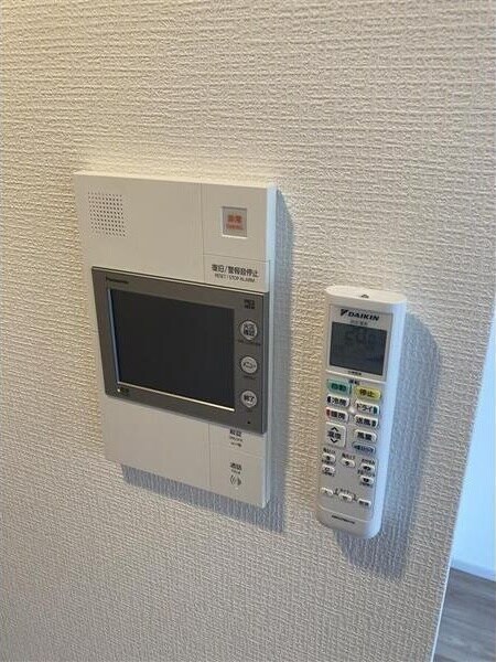 物件内観写真14　(テレビモニター付き)