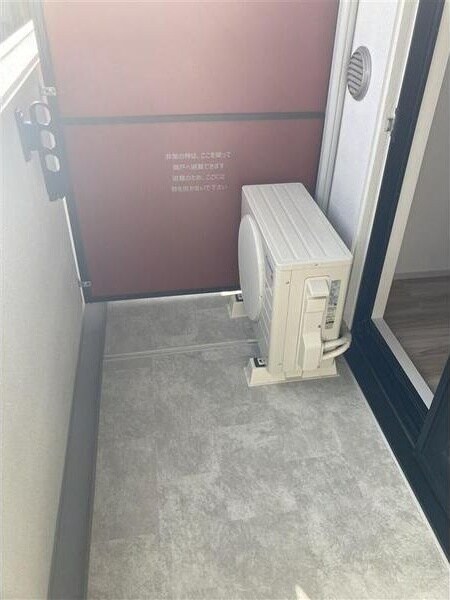 物件内観写真17　(暖かな日差しのふりそそぐバルコニー)