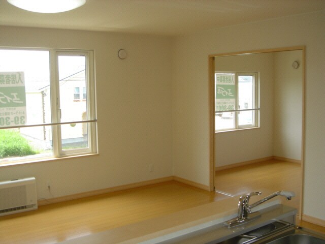 物件内観写真9　(ﾘﾋﾞﾝｸﾞ、洋室)