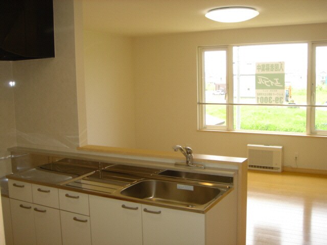 物件内観写真10　(ｷｯﾁﾝ、ﾘﾋﾞﾝｸﾞ)