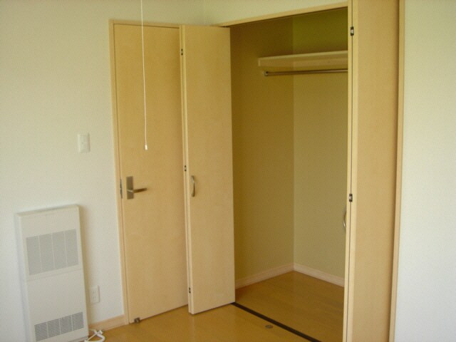 物件内観写真12　(洋室、ｸﾛｰｾﾞｯﾄ)