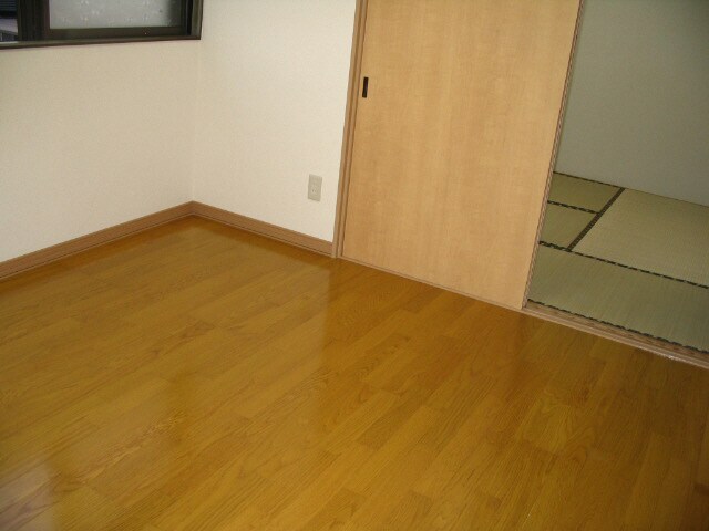 物件内観写真6　(居間)