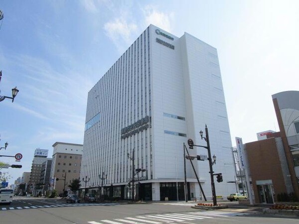 周辺環境(釧路市中央図書館 611m)