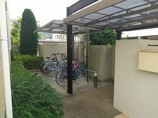 物件外観写真4　(駐輪場)