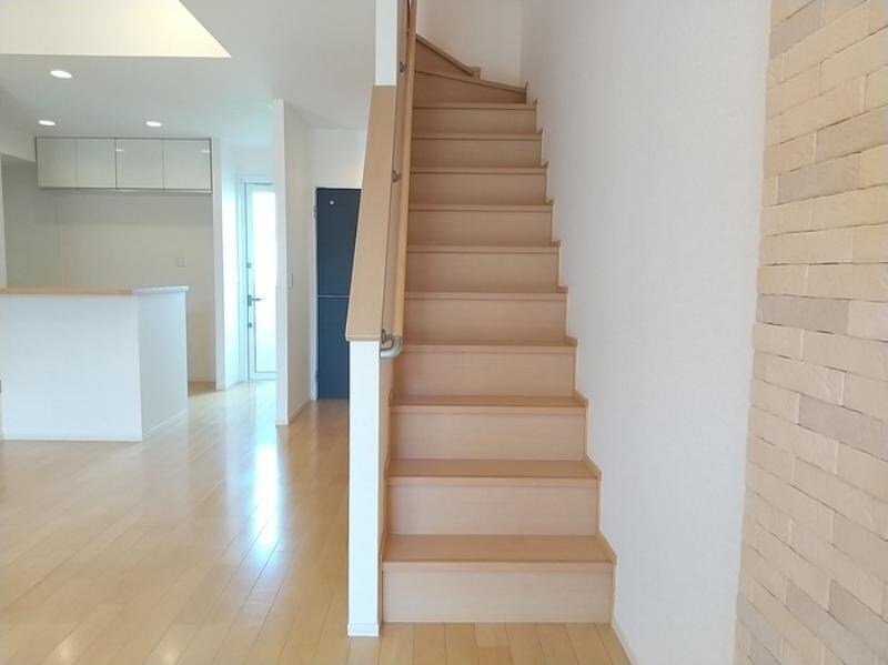 物件内観写真21　(階段)