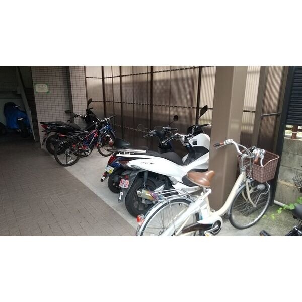 物件内観写真14　(駐輪場)