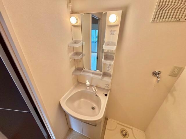 物件内観写真7　(脱衣スペースもあります)