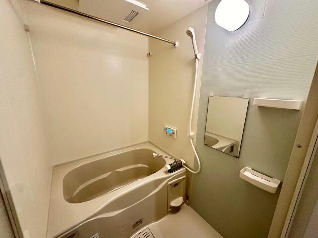 物件内観写真5　(コンパクトで使いやすいお風呂です)
