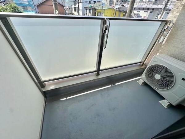 バルコニー(外からの目が気にならないバルコニーで洗濯物が干せます)