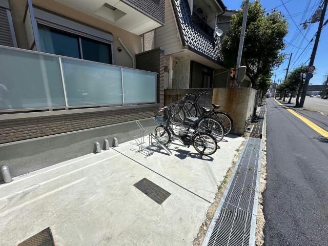 物件内観写真12　(駐輪場)