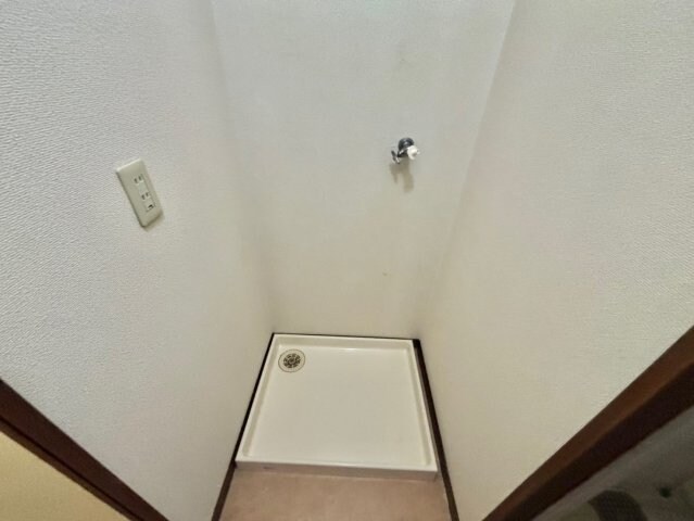 物件内観写真8　(洗濯機置場)