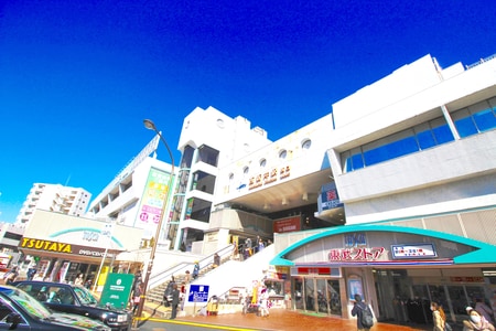 西新井駅西口です。急行停車駅で、日比谷線や半蔵門線へも直通です！