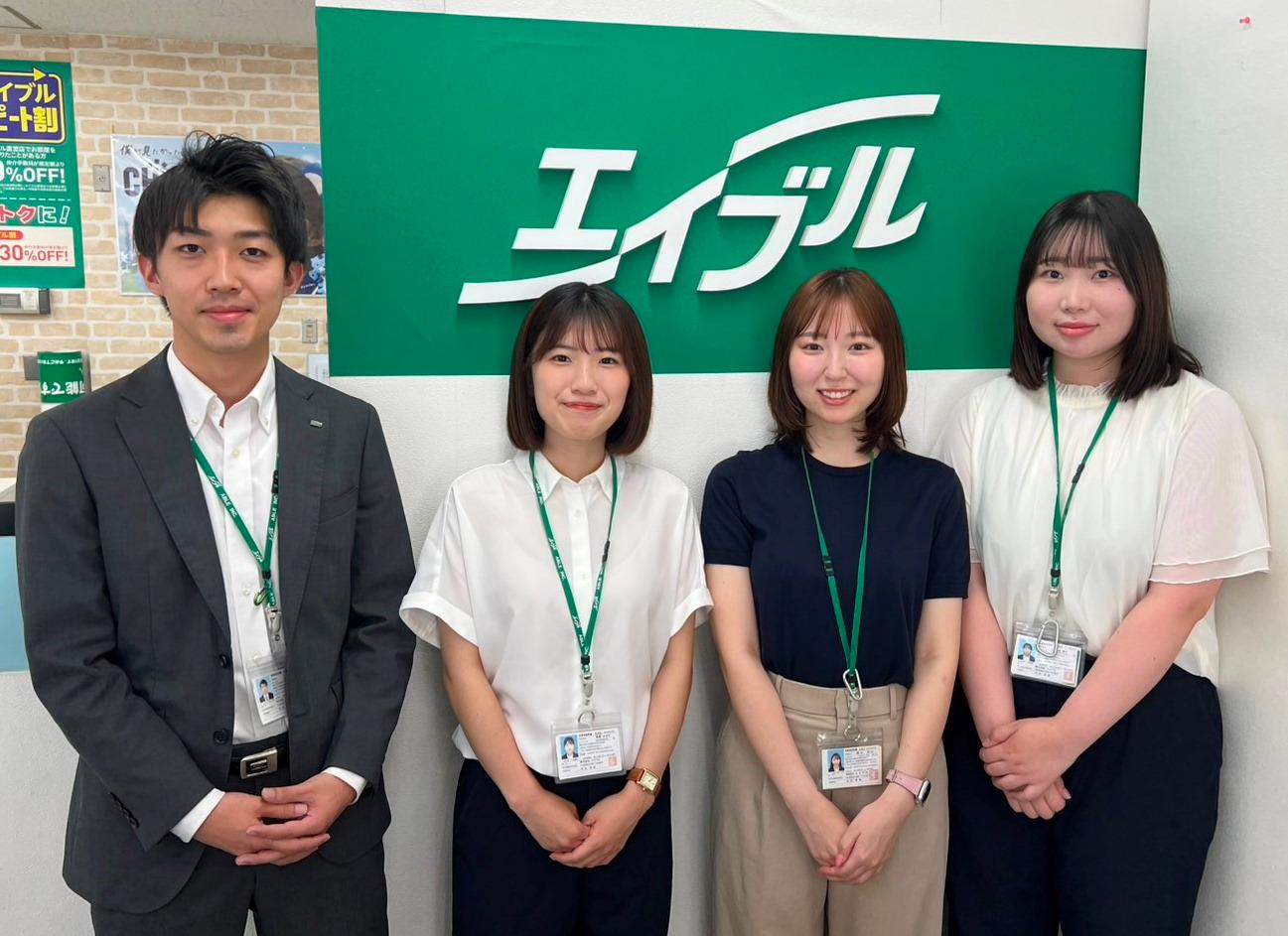 店舗スタッフ集合写真